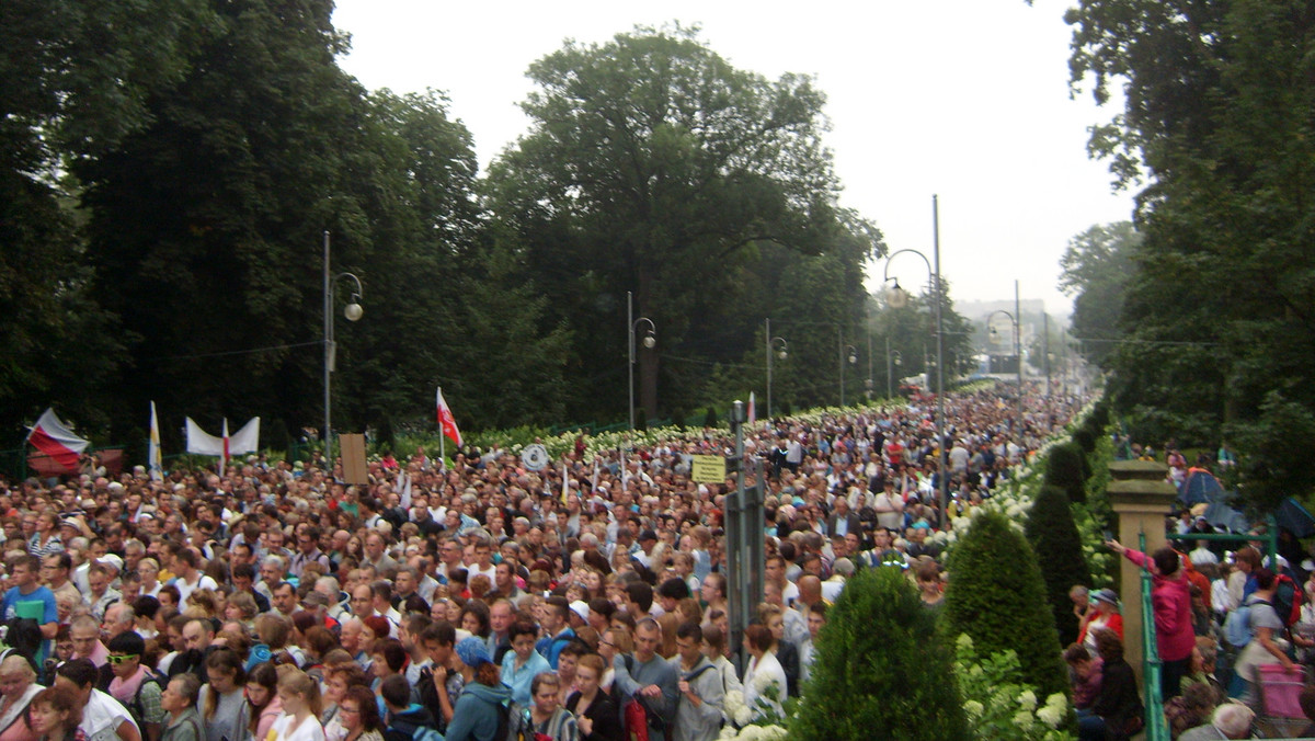 Polska zaimponowała uczestnikom Światowych Dni Młodzieży gościnnością i serdecznością; niech klimat tego spotkania trwa i przemienia rzeczywistość – mówił na Jasnej Górze abp Wiktor Skworc. Apelował o postawę miłosierdzia w codziennym życiu.