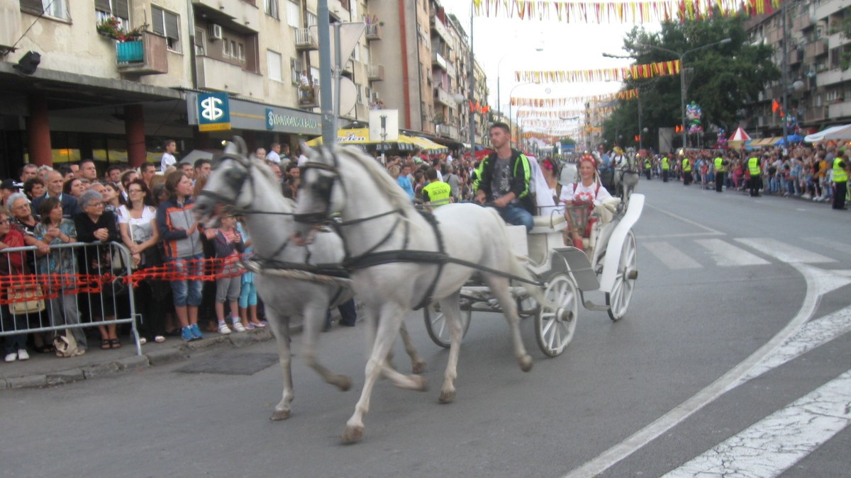 510321_pozarevac-ljubicevske-konjicke-igre-defile-svetislav-mirkovic