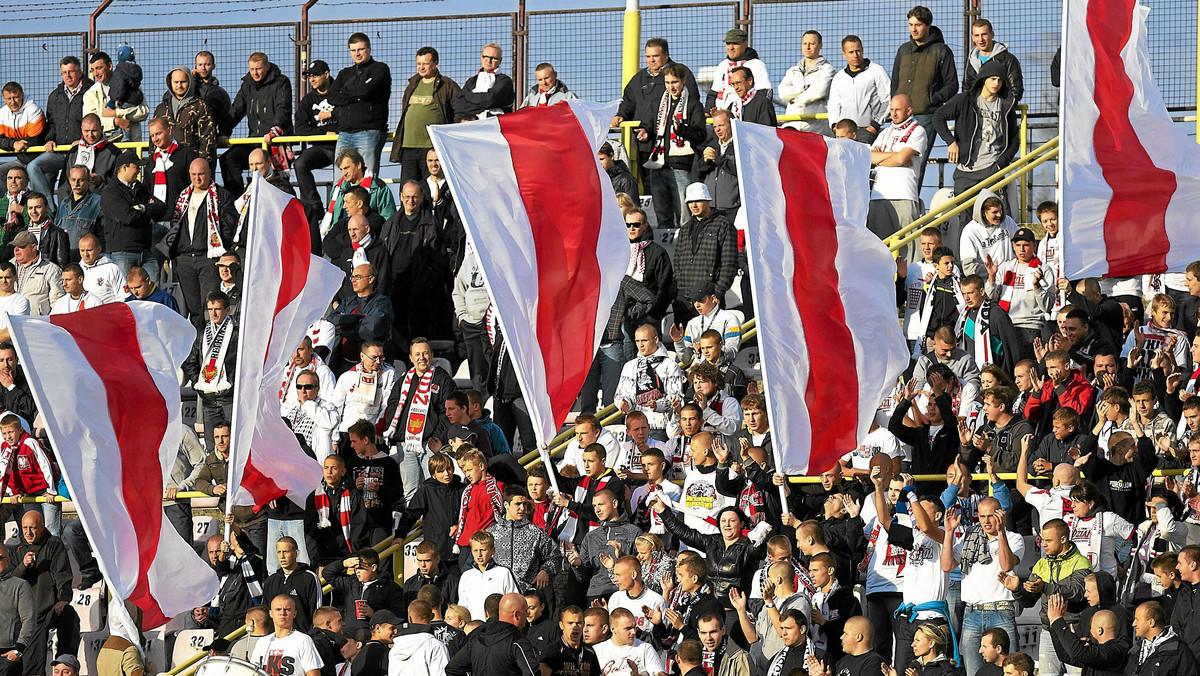 Ok. 2 tys. sympatyków ŁKS Łódź przemaszerowało w niedzielę ulicami Łodzi na pl. Wolności, gdzie domagali się od władz Łodzi budowy stadionu przy al. Unii. Kibice liczyli, że spotkają się z prezydent miasta Hanną Zdanowską, ale do spotkania nie doszło.