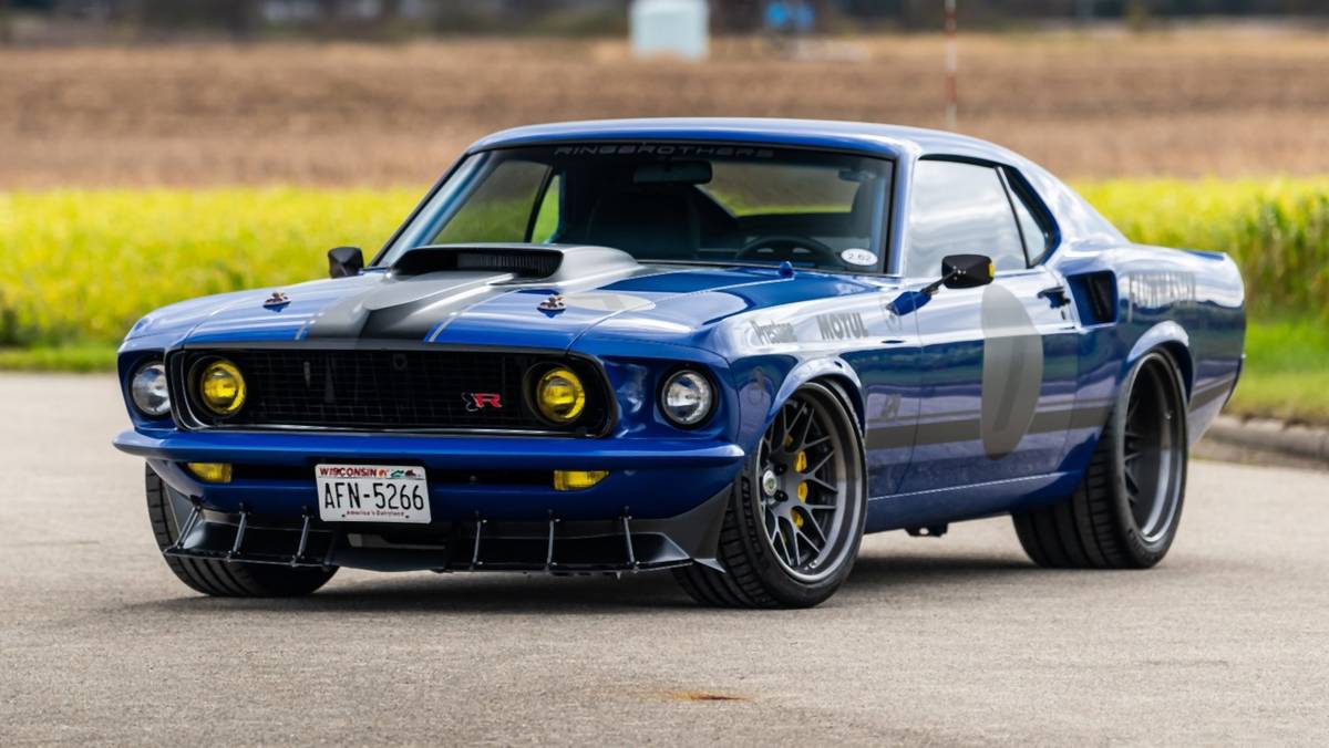 Ford Mustang Mach 1 UNKL stuningowany przez Ringbrothers