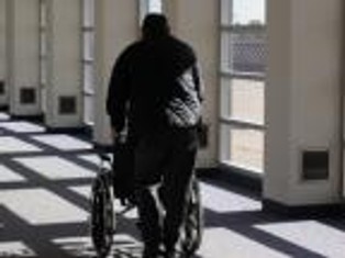 Sprawiedliwość jest ważniejsza niż przepisy. Opiekunowie powinni mieć prawo do świadczenia