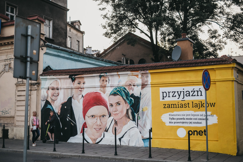 Mural #WybieramyPrawdę w Krakowie