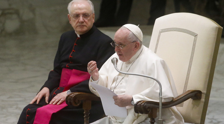 Ferenc pápa szerint soha nem késő újra tárgyalóasztalhoz ülnie a két háborús félnek / Fotó: MTI/EPA/ANSA/Fabio Frustaci