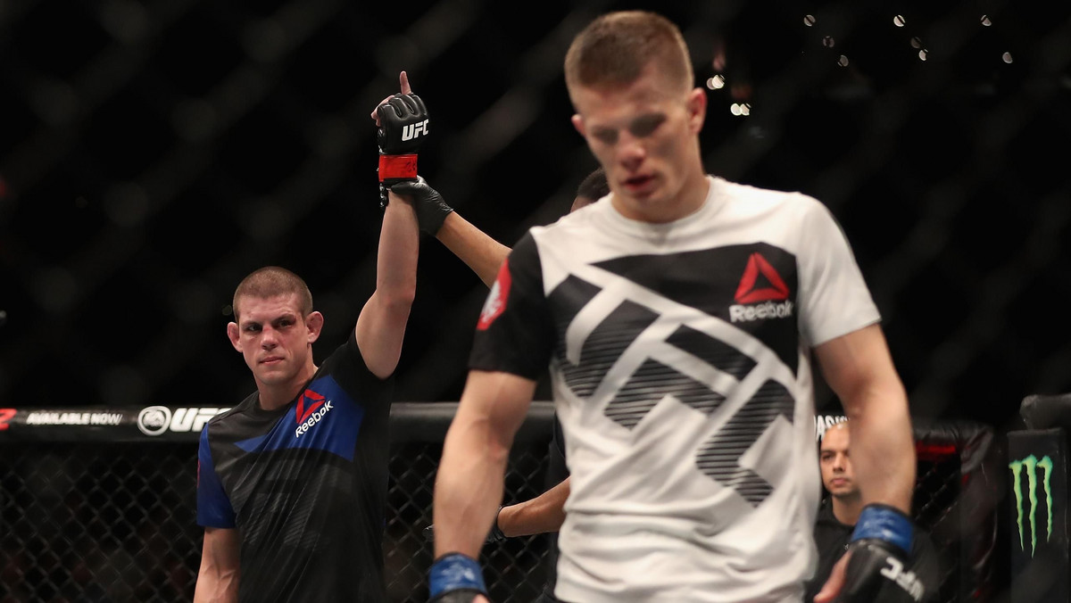 Niemal wszyscy dziennikarze punktujący walkę Marcina Helda (22-6) z Joe Lauzonem (27-12), do której doszło podczas niedzielnej gali UFC Fight Night 103 twierdzą, że to Polak powinien zostać zwycięzcą. Jednak sędziowie punktowali dla Amerykanina: 27:30, 29:28, 29:28.