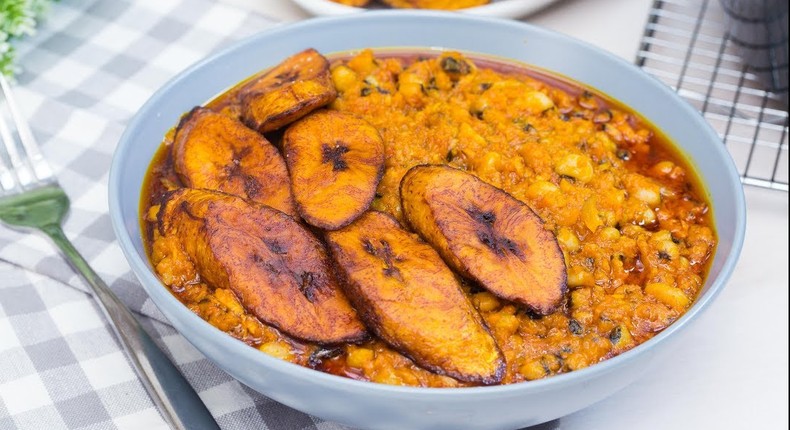 Red-red recipe (Beans stew with fried plantains)