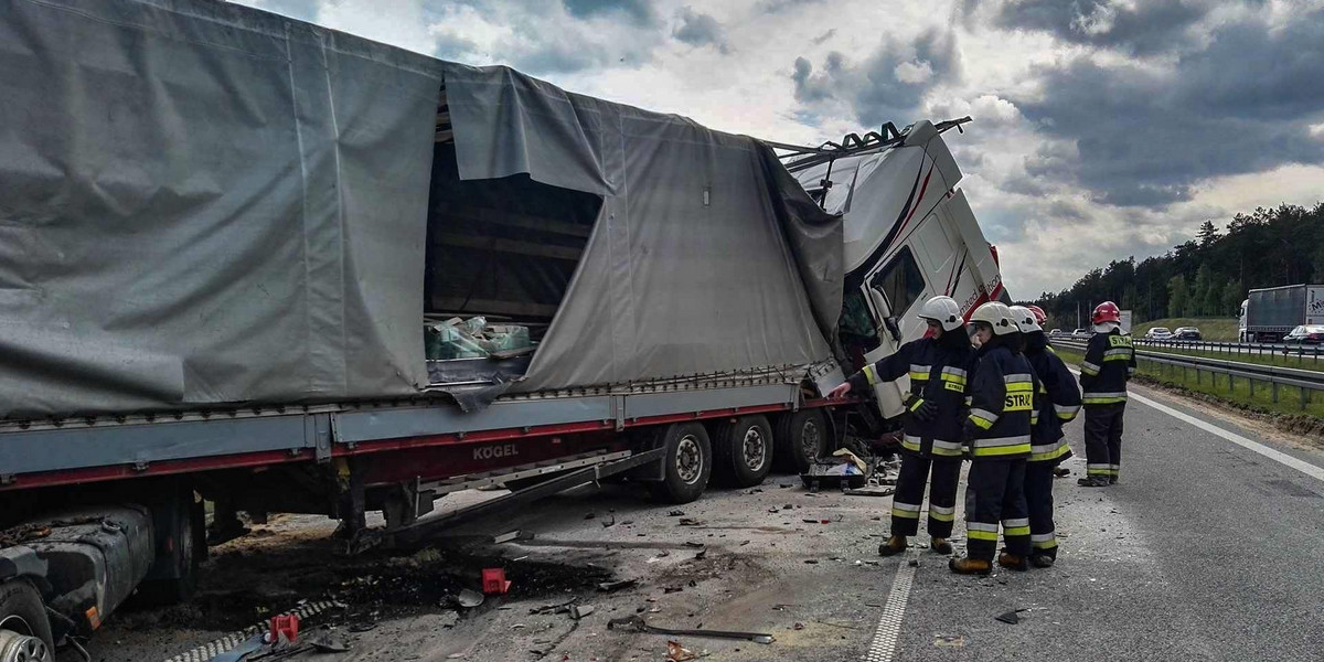 Wypadek na A2. Niedaleko Łowicza zderzyły się trzy tiry 