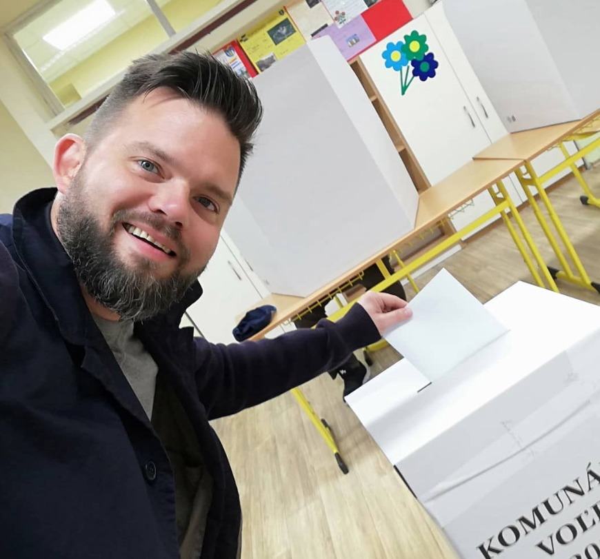 Bývalý hovorca Zuzany Čaputovej a bývalý novinár Martin Strižinec.