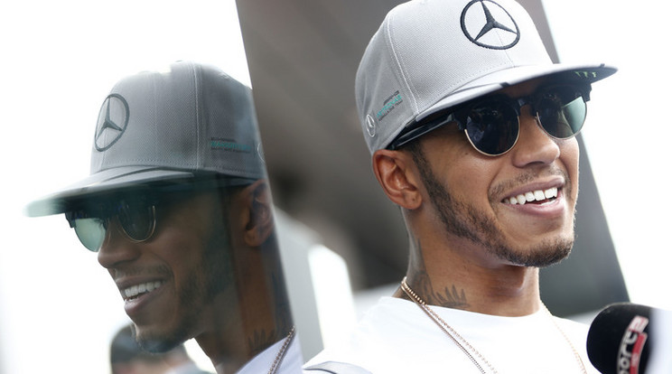 Lewis Hamilton egyre jobb formában van /Fotó: AFP