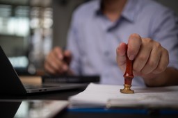 rząd chce się pozbyć słabych urzędników. oceny będą częstsze i nie omi