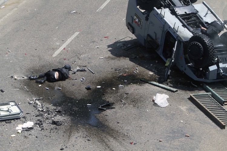 Walki z policją i wojskiem wybuchły także w innych miastach, m.in. w Al-Minja, Asjut, a także w Asuanie i Aleksandrii