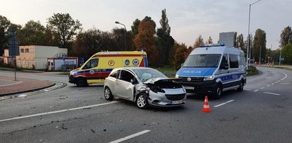 Wypadek w Katowicach. Samochód osobowy zderzył się z autokarem