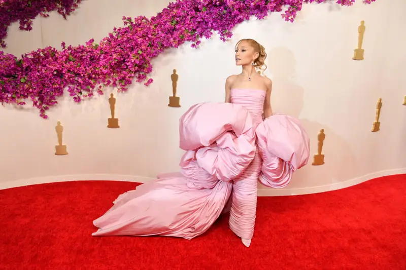 Ariana Grande w obszernej sukni Haute Couture od Giambattisty Valli