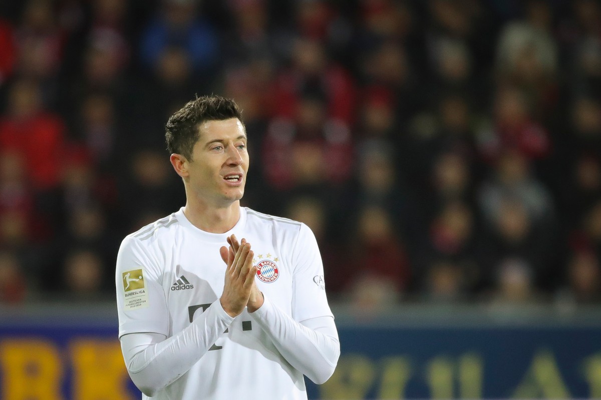 Liga niemiecka: Lewandowski zatańczy "Wilkami". W 8 meczach strzelił im 16 goli