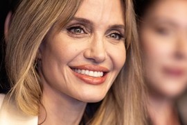 Pokazali su VEŠTAČKOJ INTELIGENCIJI slike poznatih iz detinjstva i pitali kako bi DANAS IZGLEDALI: "Da ih rođena majka ne prepozna - jedino ona NIJE IZOPERISANA"