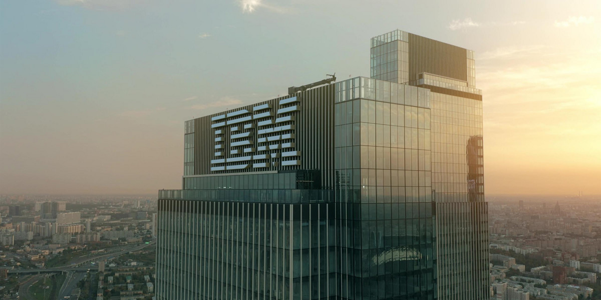 Informatyk z Wielkiej Brytanii jest zatrudniony w firmie IBM. 