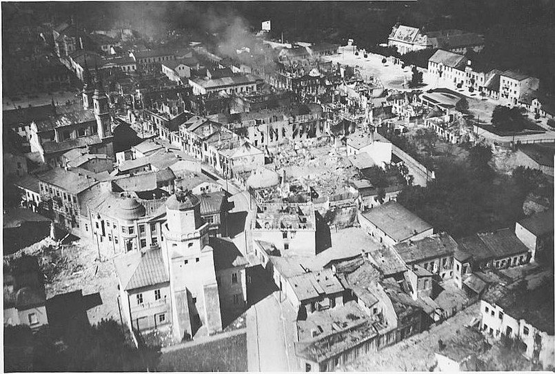 Wieluń po niemieckim bombardowaniu 1 września 1939 r. Źródło: Bojarska B., Zniszczenie miasta Wielunia w dniu 1 września 1939 r., „Przegląd Zachodni” ed.Instytut Zachodni Poznań 1962, nr 2.