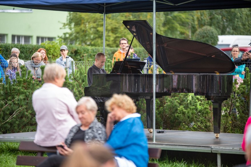 Fortepiany Wolności muzyka Grzegorza Ciechowskiego i Republiki