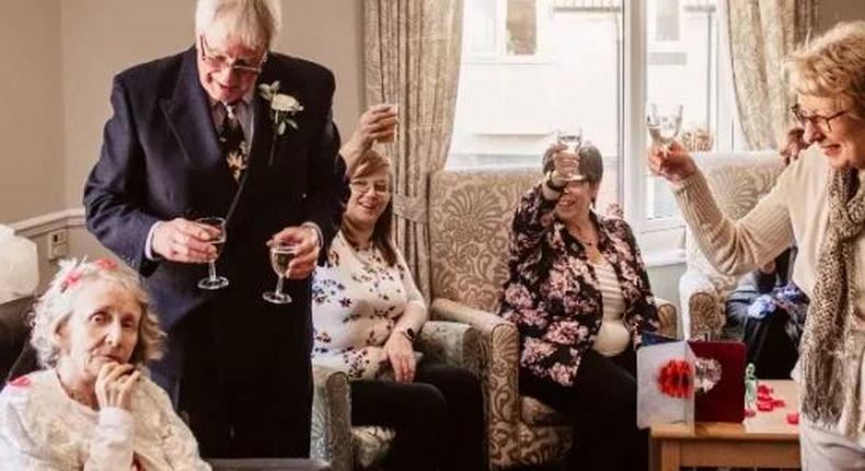 Elderly lovers tie the knot after 43 years of dating (photos)