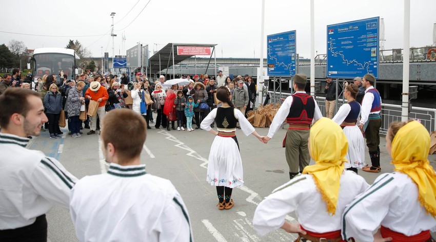 Gosti su bili oduševljeni srpskim narodnim običajima