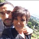 Kris Jenner itt éppen Ricardo Tiscivel, aki Kim Kardashian ruháját tervezte a nagy napra.