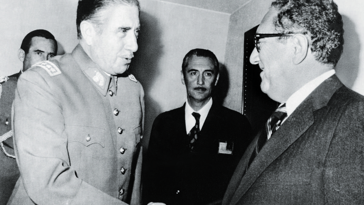 Augusto Pinochet wita sekretarza stanu Henry’ego Kissingera, Santiago, listopad 1975 r.