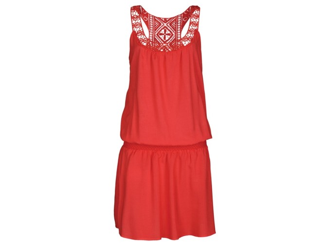 Kobiecości nigdy dość - modne sukienki na lato 2011 z kolekcji Top Secret