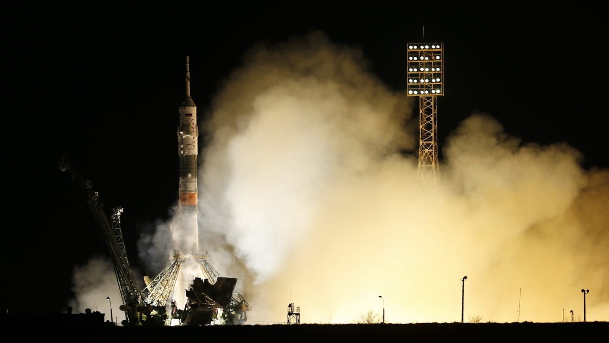 epaselect KAZAKHSTAN SPACE MISSION ( Expedition 43 crew take off)