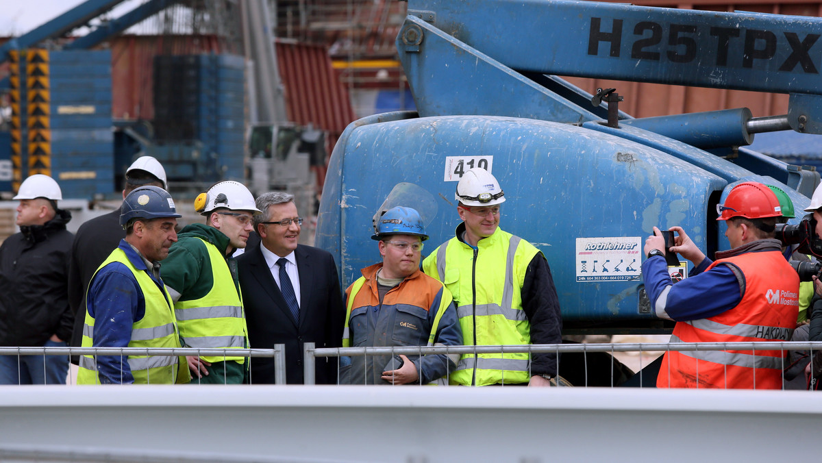 To inwestycja w przyszłość polskiego bezpieczeństwa energetycznego i inwestycja w przyszłość polskiego węgla – mówił dziś prezydent Bronisław Komorowski, zwiedzając budowę nowego bloku w elektrowni w Kozienicach (Mazowieckie).