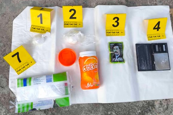 UHAPŠEN DILER U BEOGRADU Policija u stanu pronašla više vrsta droge