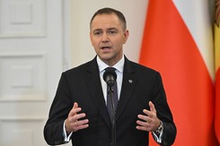 Spór o doktorat Nawrockiego zakończony w sądzie. Recenzje trafiły do sieci