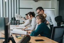 Nauczyciel zatrudniony u tego samego pracodawcy na dwóch stanowiskach jednocześnie. Jak wyliczyć wysokość trzynastki?