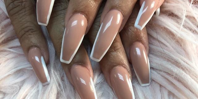 Here's how to make outline acrylic nail art for yourself | Pulse Nigeria