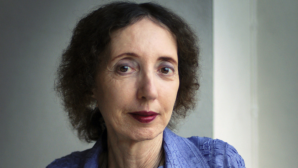 Joyce Carol Oates to pisarka znana przede wszystkim z utworów poruszających tematykę przemocy (szczególnie wobec kobiet i dzieci) oraz przemian amerykańskiego społeczeństwa, choć w swej twórczości nie stroni również od horrorów czy bajek dla dzieci. Od wielu lat uznaje się ją za amerykańską pretendentkę do Nagrody Nobla.