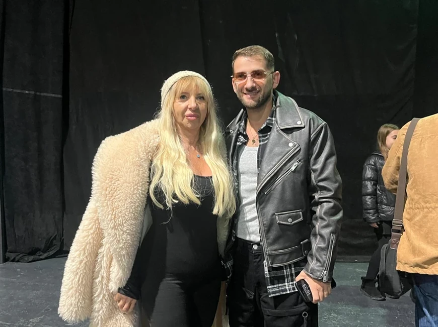 "Ako uđe u Elitu odreći ću se mame!" Pevač javno zapretio, a ona mu odgovorila: "Potpiši da ne želiš majku!"