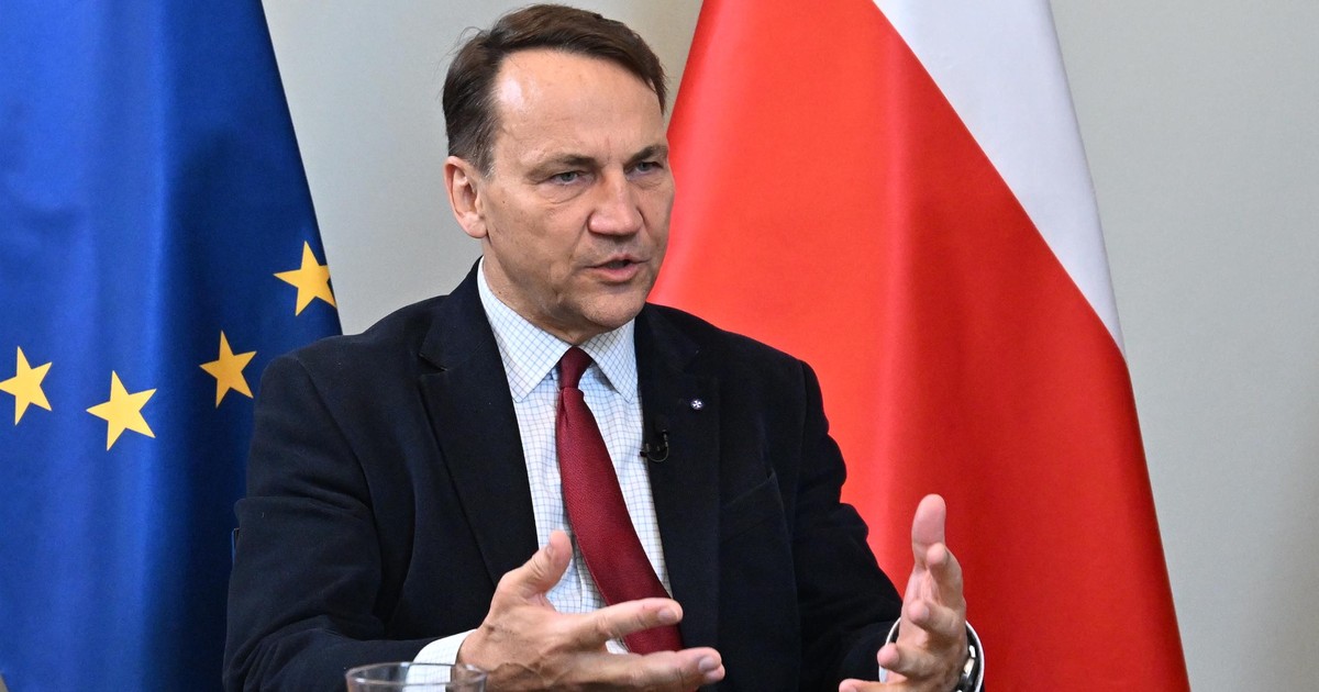 "Mam nadzieję, że winnych dosięgnie prawo i sprawiedliwość". Sikorski był w prokuraturze