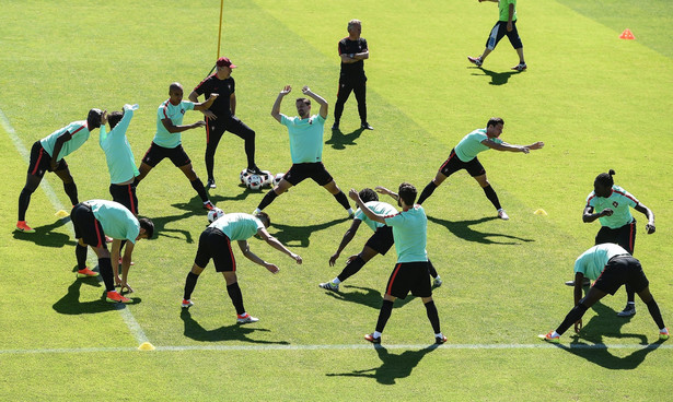 Portugalscy piłkarze za wygranie Euro 2016 mogą zarobić 300 tys. euro