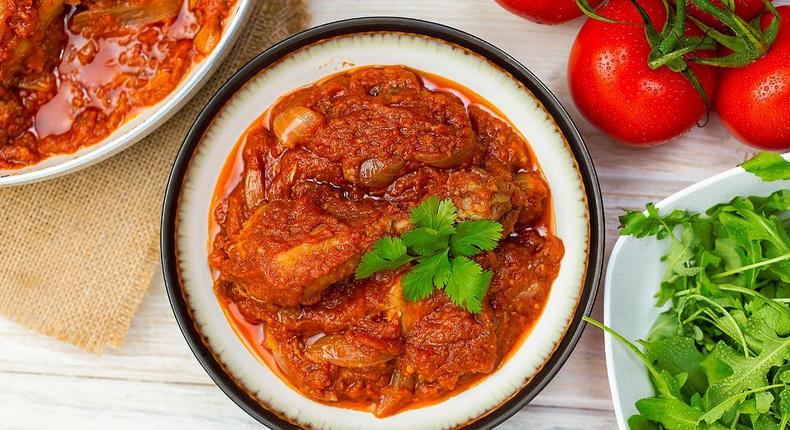 Guinea fowl tomato stew (Telandeworld)