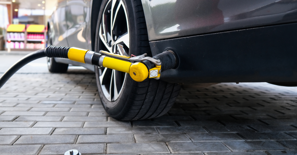 Objęcie LPG ceną maksymalną w ramach pakietu CPN. Miliony kierowców doczekają się obniżek cen paliw?