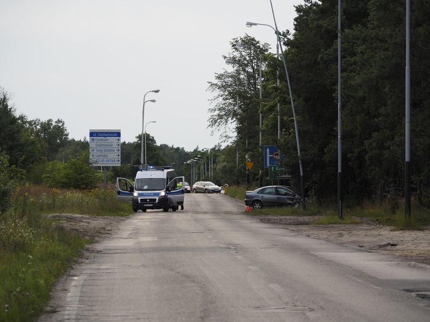 Śmiertelny wypadek na ul. Sanitariuszek. Wjechał prosto w słup