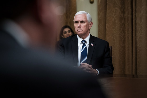 Wiceprezydent Pence odwiedził szpital bez maski ochronnej