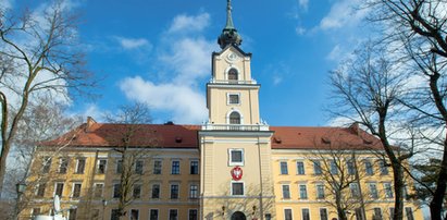 Zadawał im ciosy nożem w okolice klatki piersiowej.18-latek stanie przed sądem