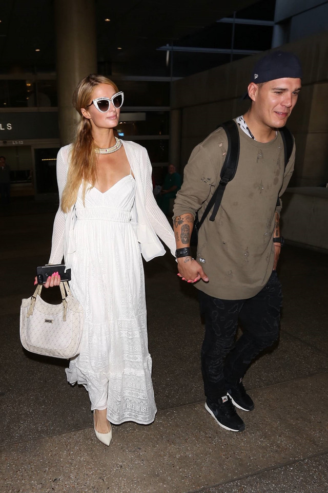 Paris Hilton na lotnisku z chłopakiem, Chrisem Zylką
