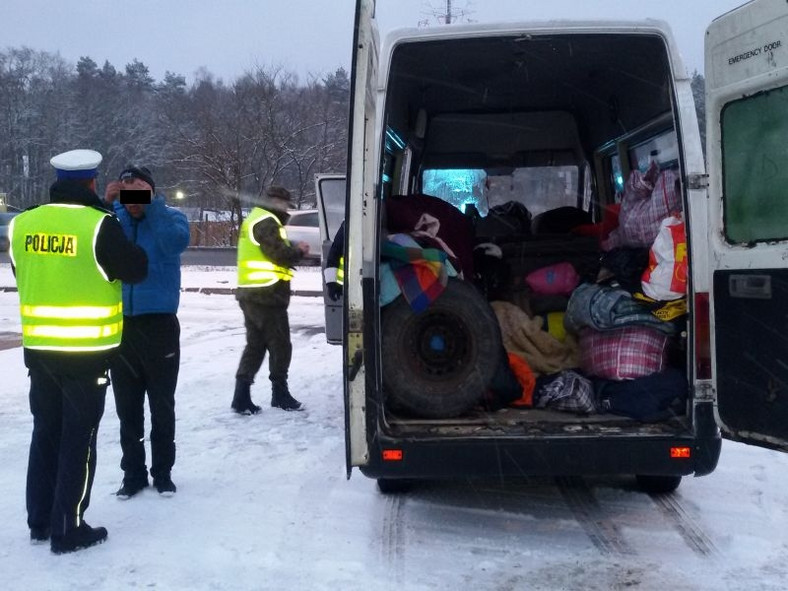 Zielona Góra: przewoził w samochodzie... 42 osoby