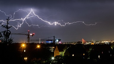 Nawałnice przeszły nad Polską. Zalane drogi, zerwane dachy, ranni strażacy