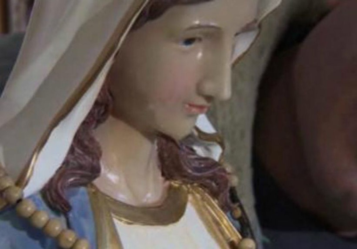 "Płacząca" figurka Matki Boskiej