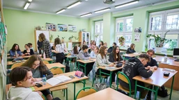 mniej nauki w szkole od 1 września. 45 tematów zamiast 127 z jednego przedmiotu