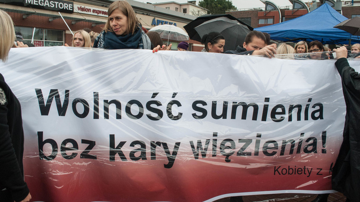 Tak jak przed rokiem, tak i teraz w Polsce szykują się protesty kobiet. Dzisiaj w wielu miastach, w tym także Gdańsku rozpocznie się pierwsza z manifestacji.