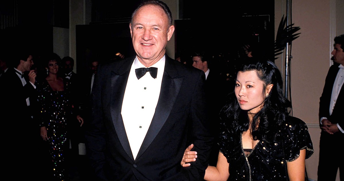 Szívszorító videón, ahogy a hűséges kutya védi Gene Hackman feleségének holttestét