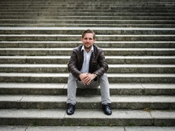 Grzywaczewski: "Azja Express" to koszmar, ale zwykli ludzie też rzucają cukierki biednym dzieciom, by mieć lepsze zdjęcia [ROZMOWA]