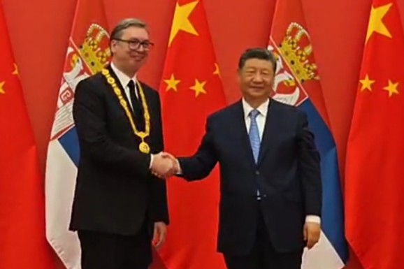 (FOTO, VIDEO) Si Đinping odlikovao Vučića Ordenom prijateljstva